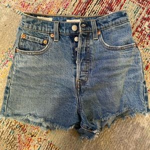 High rise Levi's ribcage short